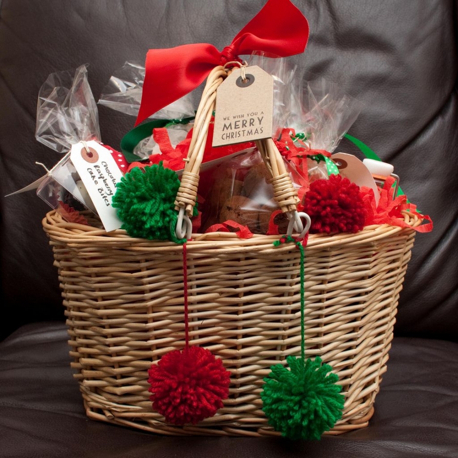 How To Make Your Own Christmas Hamper 2022